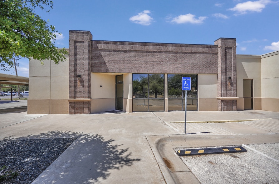 1900 W Wall St, Midland, TX for lease - Building Photo - Image 2 of 12