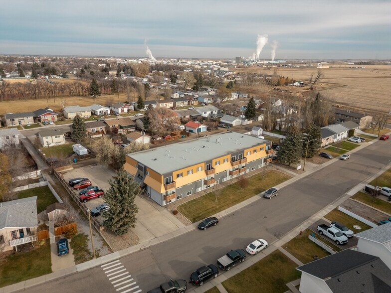 5315 38 Av, Taber, AB for sale - Building Photo - Image 3 of 5