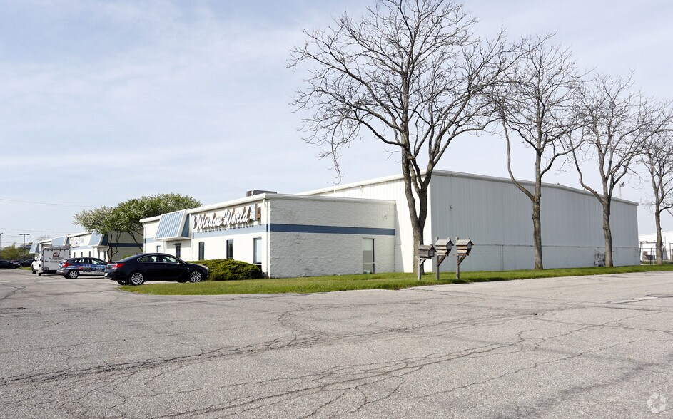 562 S Reynolds Rd, Toledo, OH for sale - Primary Photo - Image 1 of 1