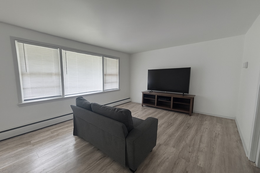 12400 Greenwood Ave, Blue Island, IL for sale - Interior Photo - Image 2 of 7