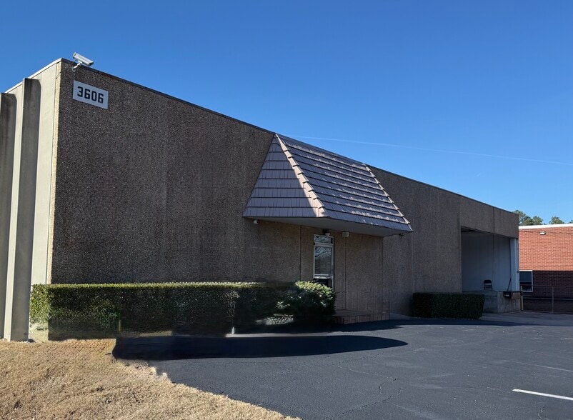 3606 McCall Pl, Doraville, GA for lease - Building Photo - Image 1 of 4