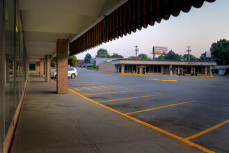 836-946 N 70th St, Lincoln, NE for lease Building Photo- Image 2 of 2