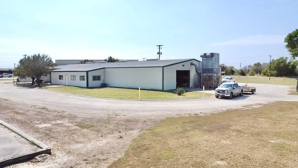 400 Warehouse Rd, Victoria, TX for sale - Building Photo - Image 2 of 42