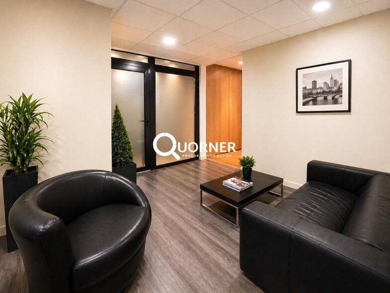 Office in Lyon for lease - Interior Photo - Image 2 of 9