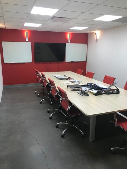 4503 Morris Rd NW, Edmonton, AB for sale - Interior Photo - Image 3 of 6