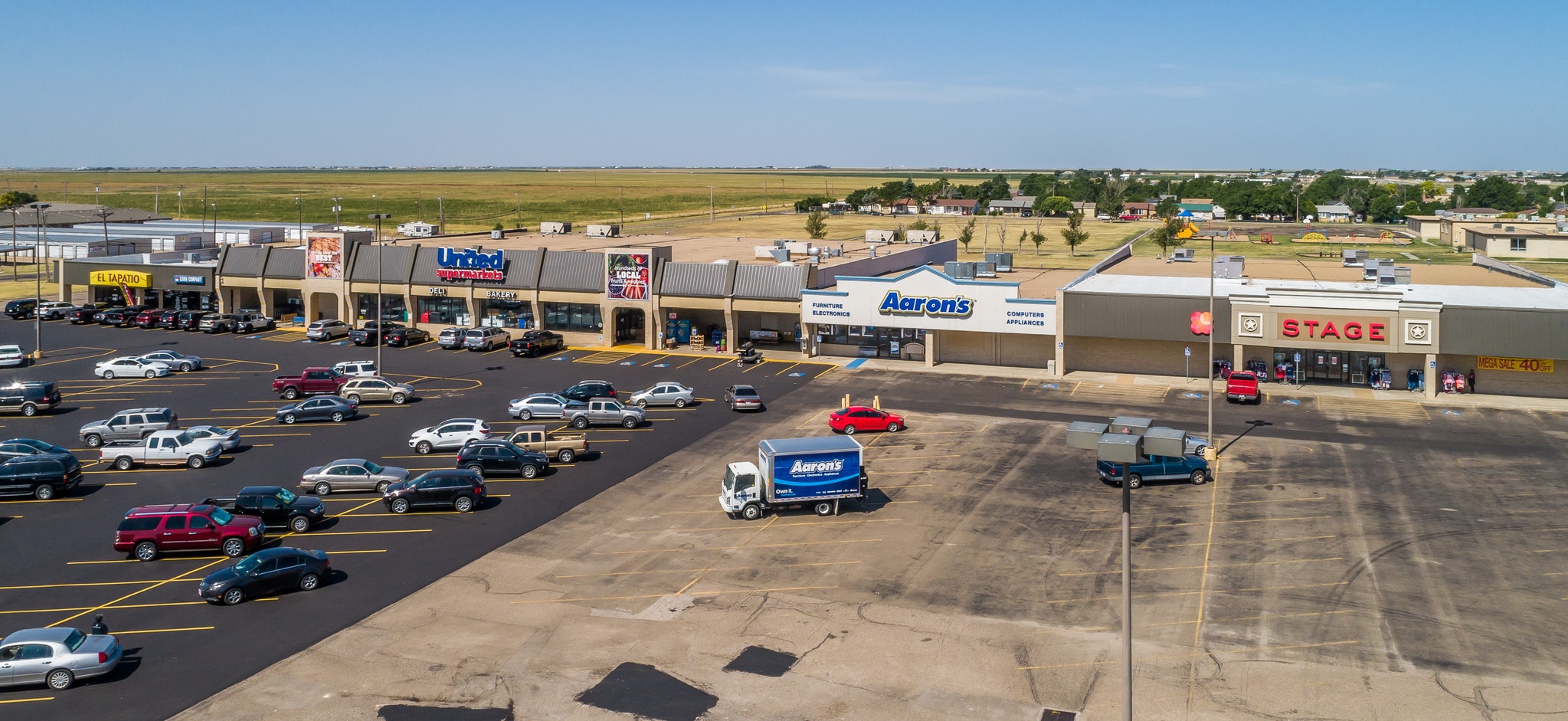 1400 S Dumas Ave, Dumas, TX 79029 Guylane Plaza