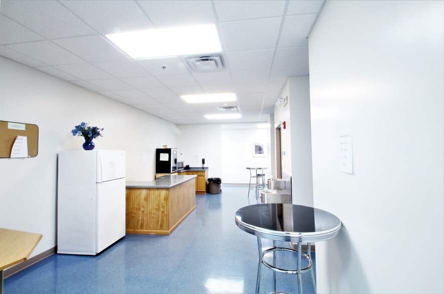 14240 Dante Ave, Dolton, IL for lease - Interior Photo - Image 2 of 114