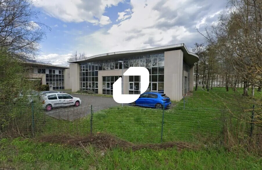 Office in Gières for lease - Building Photo - Image 2 of 6