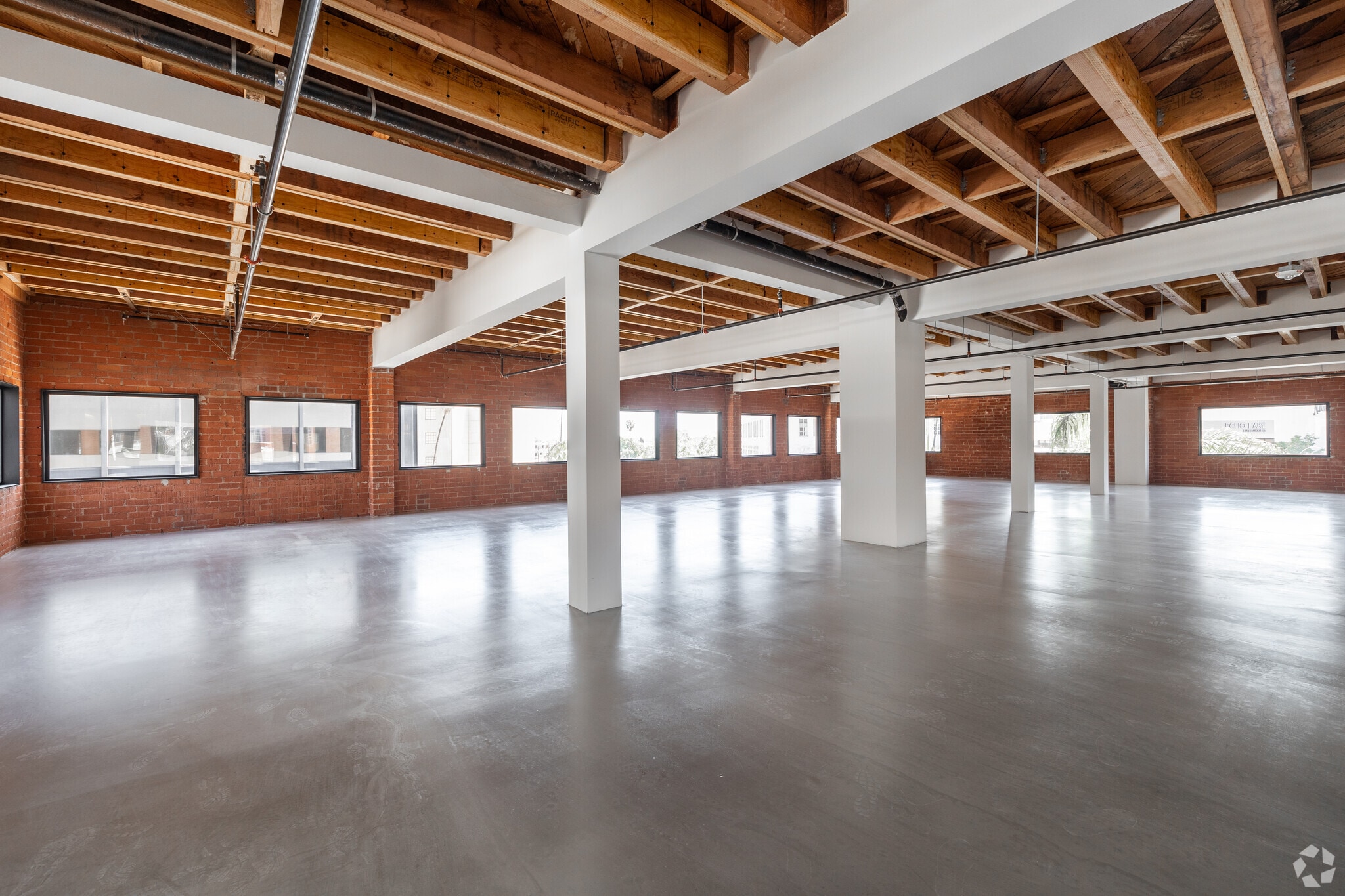 360 N Bedford Dr, Beverly Hills, CA for lease Interior Photo- Image 1 of 4