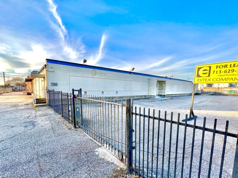 1702 Cullen Blvd, Houston, TX for lease - Building Photo - Image 2 of 3