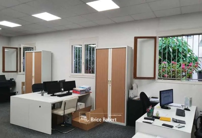 Office in Lyon for lease - Building Photo - Image 2 of 4