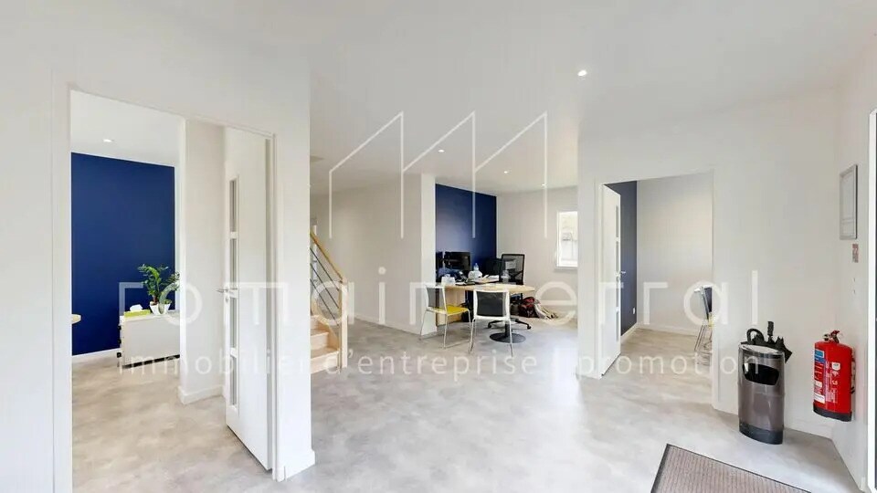 Retail in Limoges for lease Interior Photo- Image 1 of 10