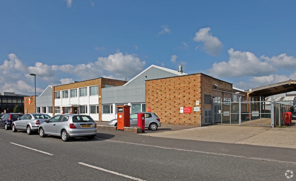 1 Doman Rd, Camberley for sale - Primary Photo - Image 1 of 1