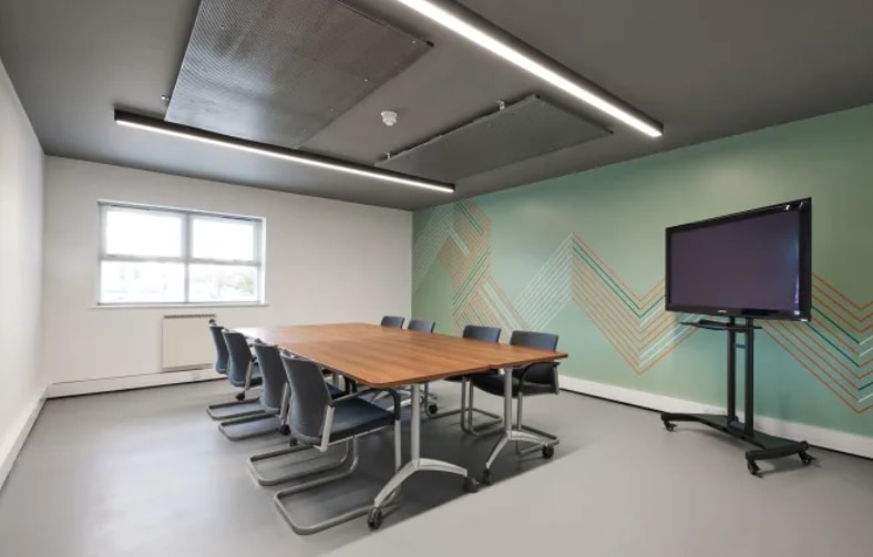 Lincoln Rd, High Wycombe for lease - Interior Photo - Image 2 of 9