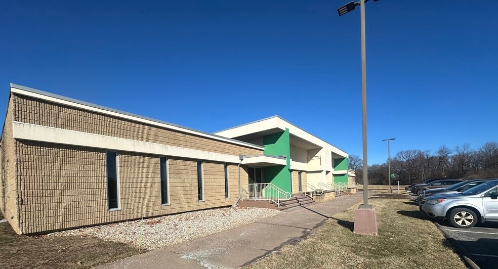 90 Lamberton Rd, Windsor, CT for sale - Primary Photo - Image 1 of 2