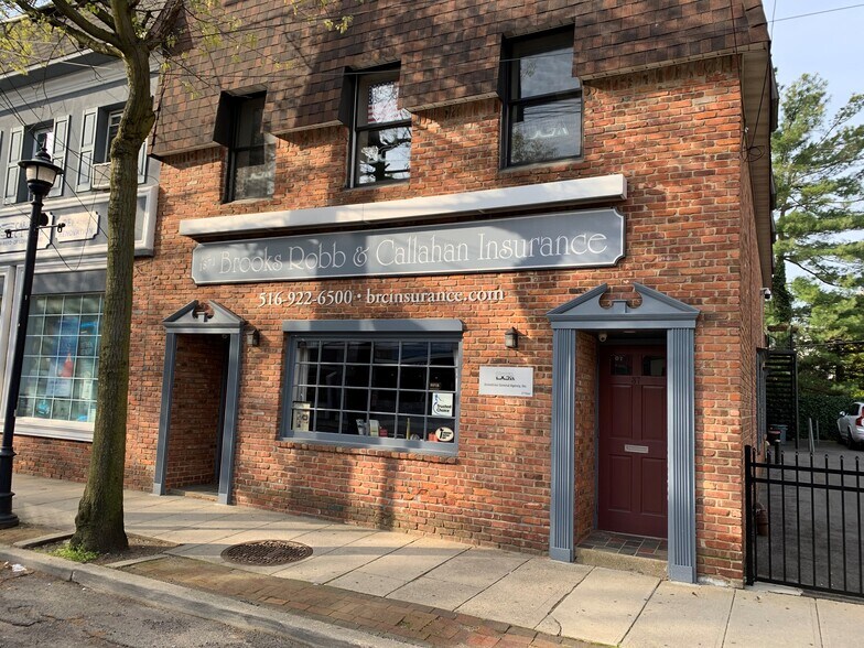 35 Audrey Ave, Oyster Bay, NY 11771