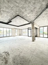 Retail in Marseille for lease Interior Photo- Image 2 of 4