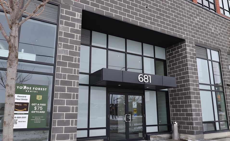 681 Yonge St, Barrie, ON for lease - Building Photo - Image 2 of 15