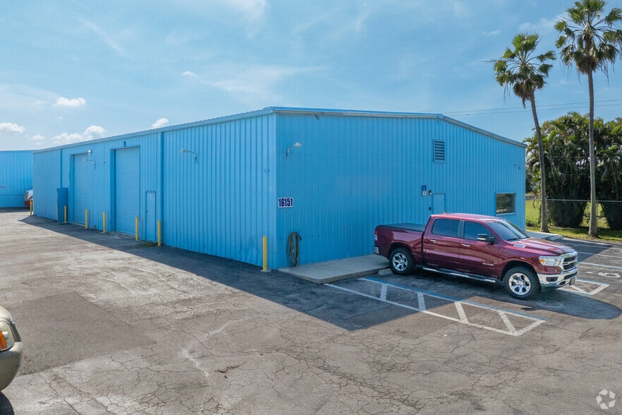 16151-16171 Pine Ridge Rd, Fort Myers, FL for lease - Building Photo - Image 3 of 6