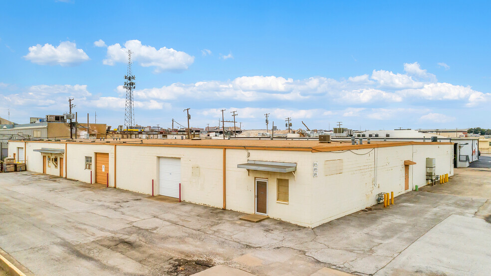 2711-2725 Cullen St, Fort Worth, TX for lease - Building Photo - Image 1 of 16