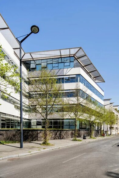 Office in Bordeaux for lease - Building Photo - Image 3 of 24