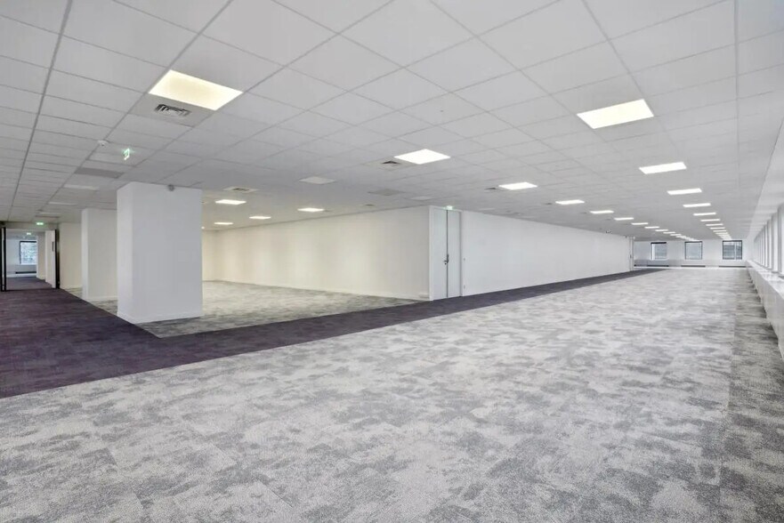 Office in Courbevoie for lease - Interior Photo - Image 2 of 12