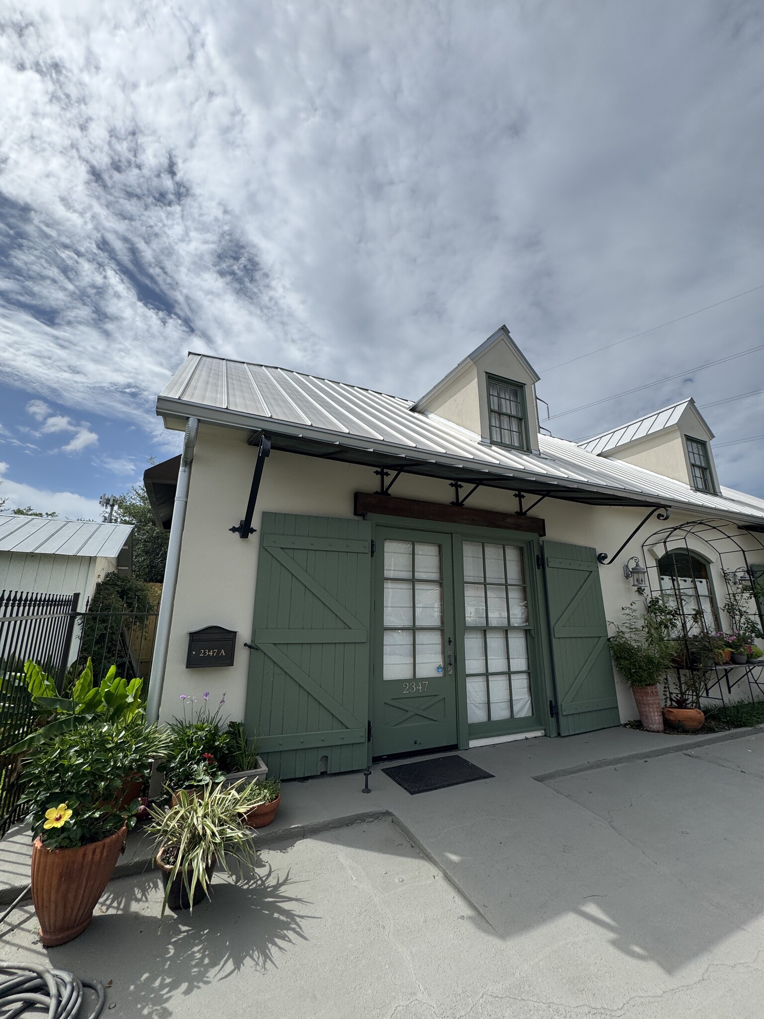 2347 Christian St, Baton Rouge, LA for lease Building Photo- Image 1 of 13