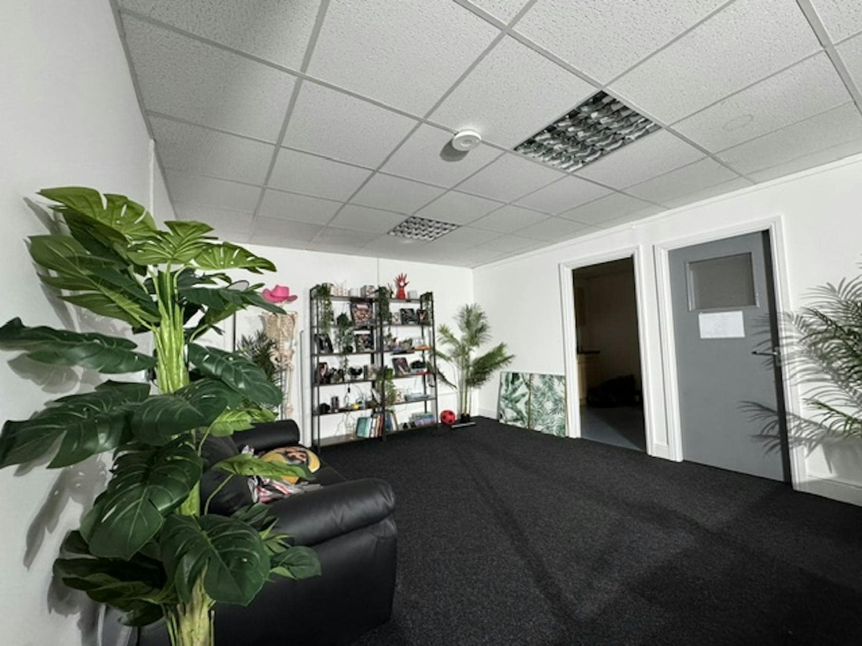 Huntingtower Rd, Sheffield for lease Interior Photo- Image 1 of 13