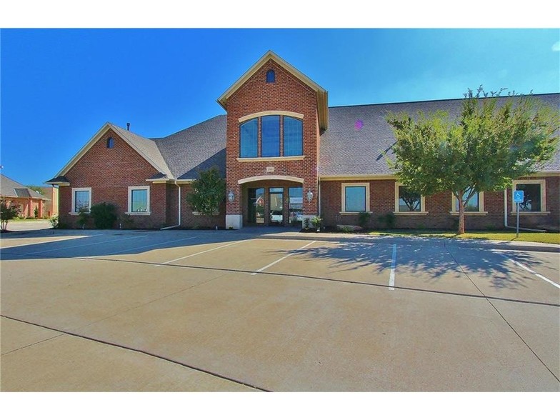 1703 Professional Cir, Yukon, OK for sale - Building Photo - Image 1 of 1