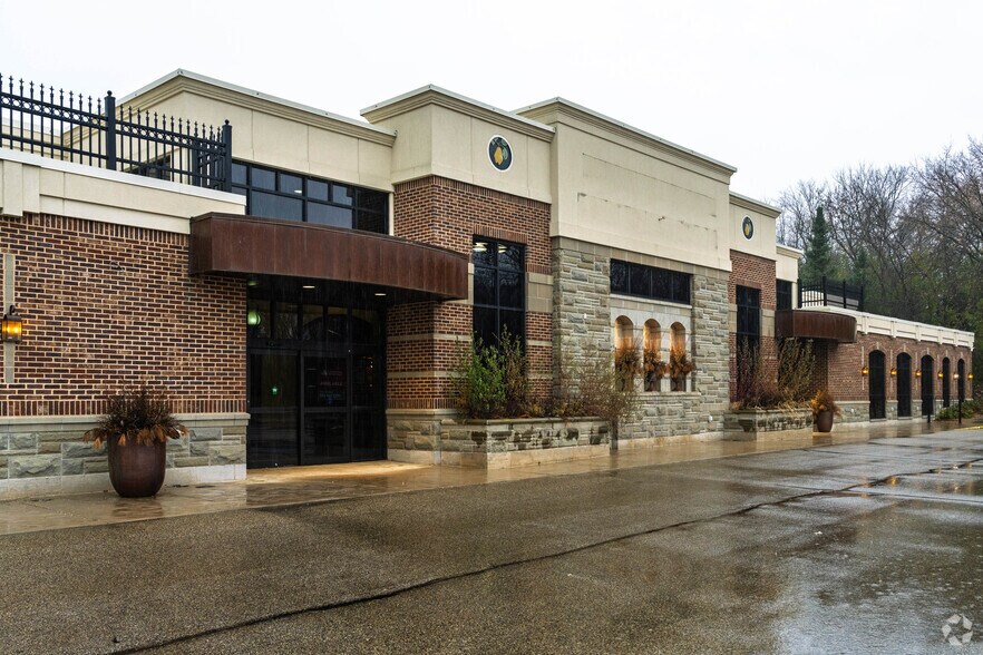 1646 Diffley Rd, Saint Paul, MN for sale - Building Photo - Image 2 of 5