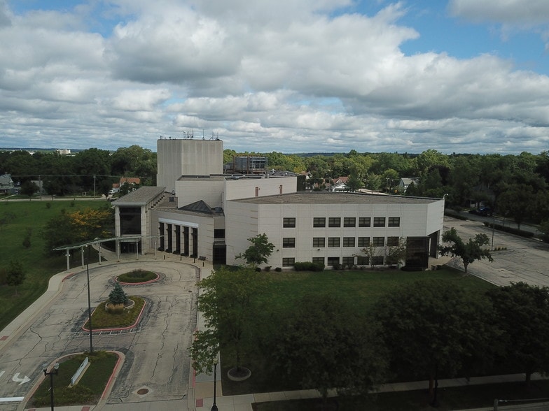 901 Center St, Elgin, IL for sale - Building Photo - Image 1 of 1