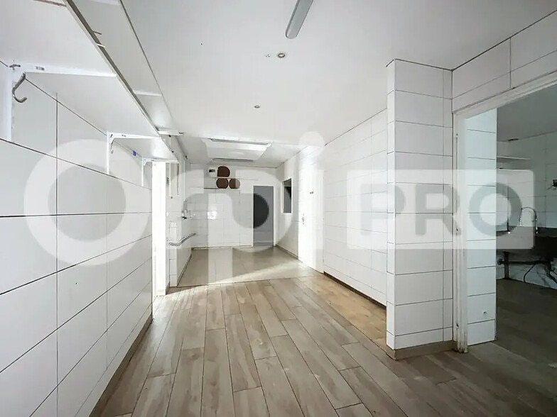 Retail in Neuilly-sous-Clermont for lease - Interior Photo - Image 3 of 4