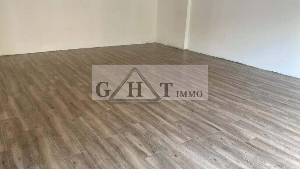 Retail in Gagny for lease - Interior Photo - Image 2 of 5