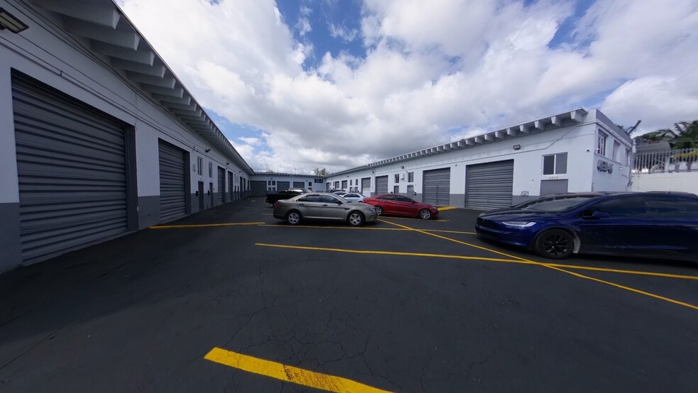 4630-4666 SW 75th Ave, Miami, FL for lease - Building Photo - Image 3 of 10