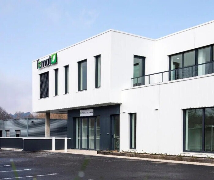 14 Chemin Des Hirondelles, Dardilly for lease - Building Photo - Image 2 of 9