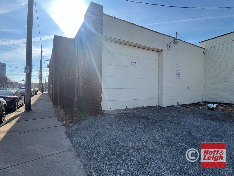 1745 Rockwell Ave, Cleveland, OH for lease - Building Photo - Image 3 of 6