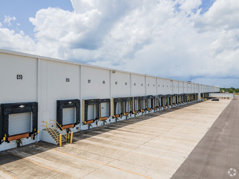 1 Imeson Park Blvd, Jacksonville, FL for lease - Building Photo - Image 1 of 8