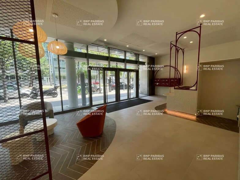 Office in Marseille for lease - Building Photo - Image 3 of 11