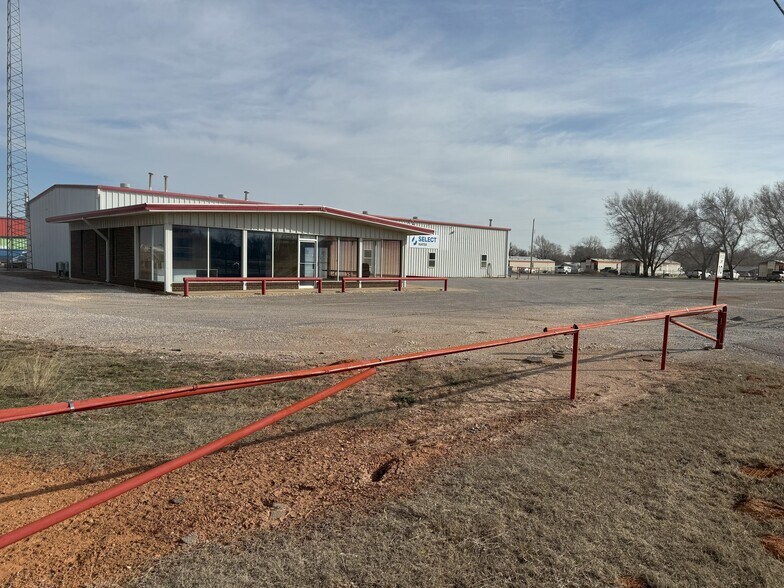 29 US60, Seiling, OK 73663 11,750 SF on 4.69 Acres Seiling, OK