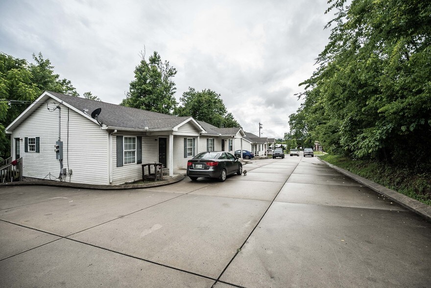 2116 S Main St, Springfield, TN 37172