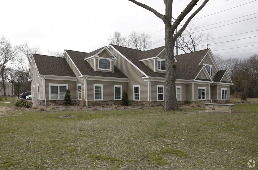 106 Crystal Brook Hollow Rd, Port Jefferson Station, NY for sale - Primary Photo - Image 1 of 1