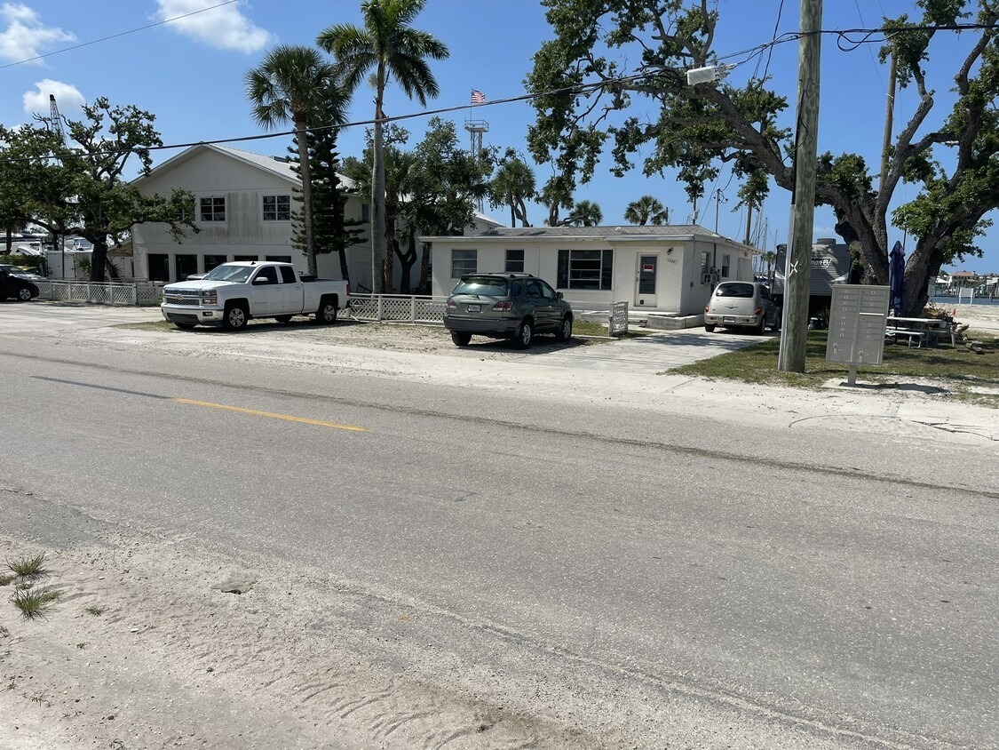 1122 Main St, Fort Myers Beach, FL for sale Primary Photo- Image 1 of 2