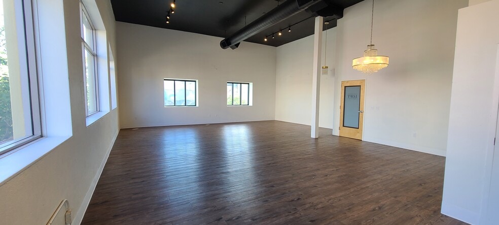 120 Commercial St NE, Salem, OR for lease - Interior Photo - Image 2 of 11