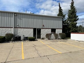 5499 Perry Dr, Waterford, MI for lease Interior Photo- Image 1 of 6