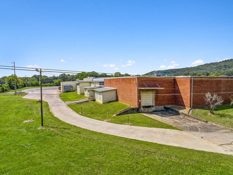 715 E 2nd St, Stevenson, AL for lease - Building Photo - Image 3 of 44