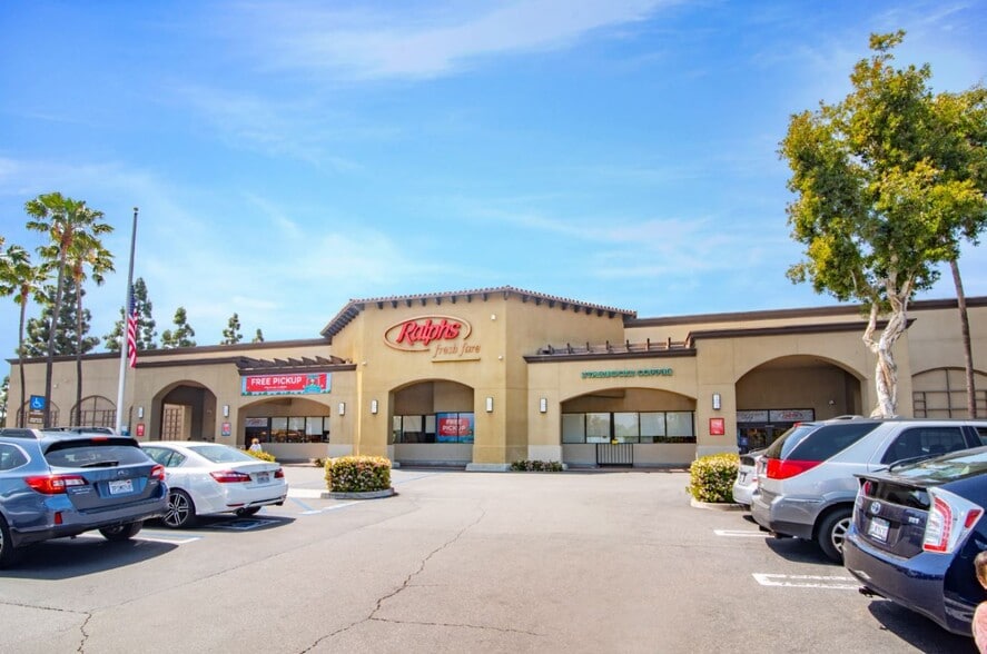 13321 Jamboree Rd, Tustin, CA for lease - Building Photo - Image 2 of 8