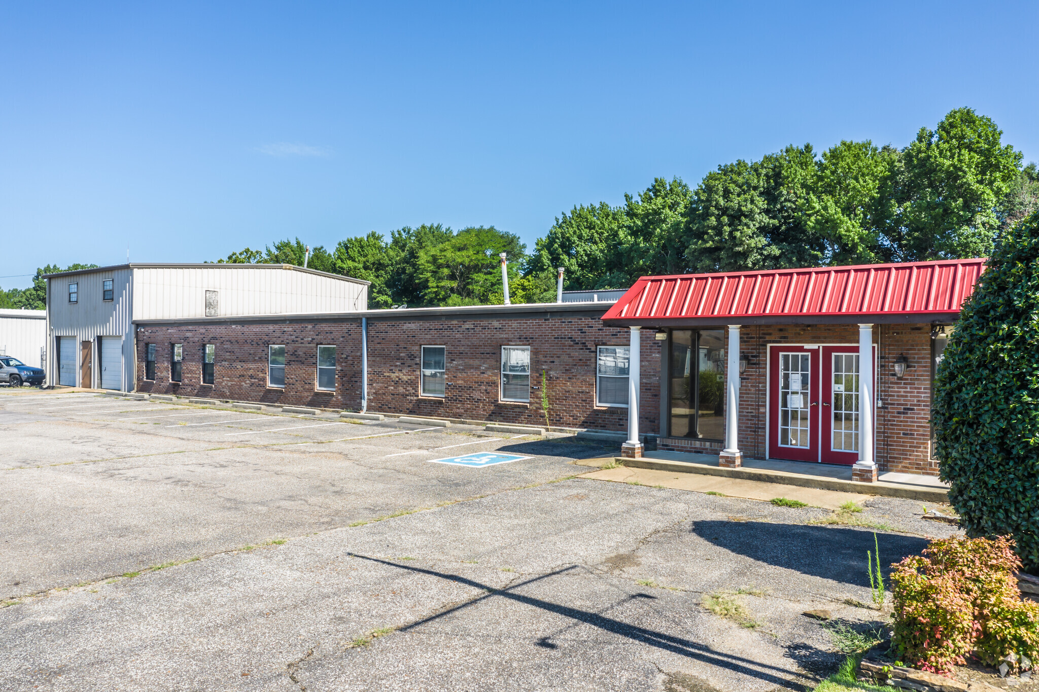 1235 Sycamore View Rd, Memphis, TN for sale Building Photo- Image 1 of 1