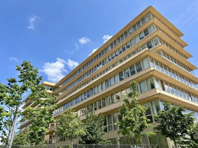 Office in Rouen for lease - Building Photo - Image 1 of 13