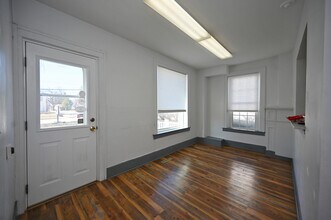 422 Summit Ave, Oconomowoc, WI for lease Interior Photo- Image 2 of 22