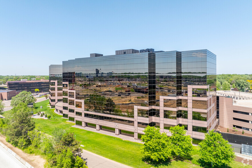 2 Meridian Crossings, Richfield, MN for sale - Primary Photo - Image 1 of 1